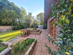 Bloemfontein Guesthouse-Like a Rock-Around the Corner